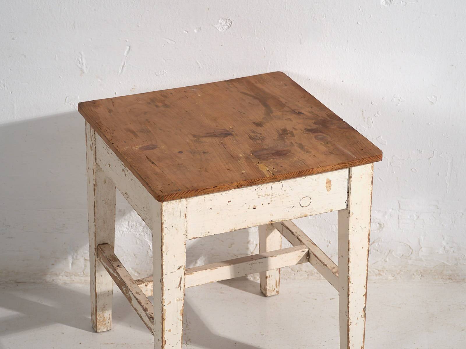 Antique white wooden bedside table (circa 1920)