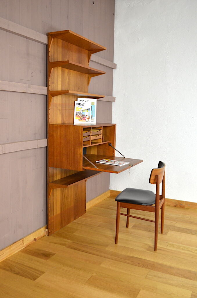 Wall system writing desk Poul Cadovius in teak 1960