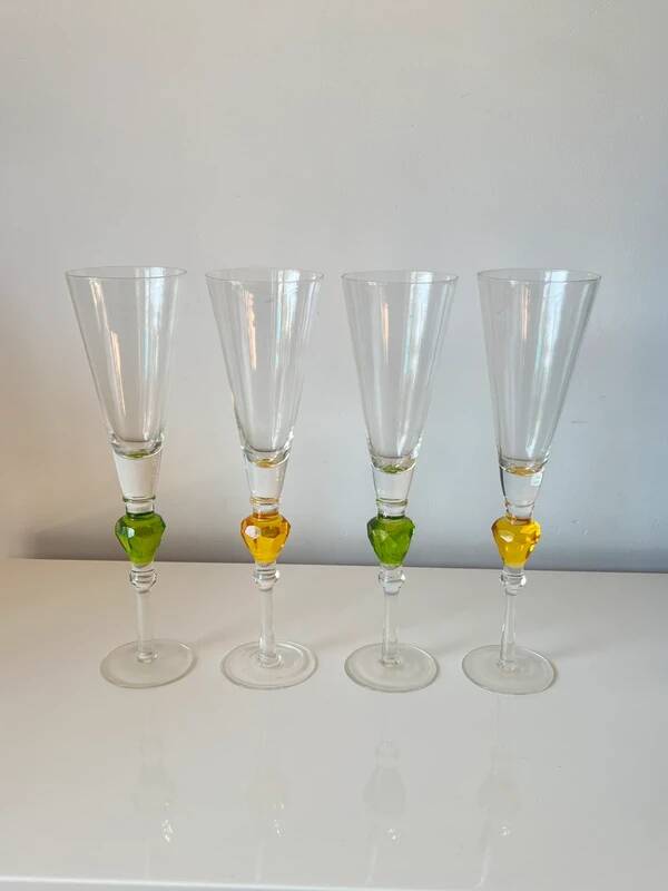 Set of 4 glass champagne flutes with coloured stems – contemporary/vintage style