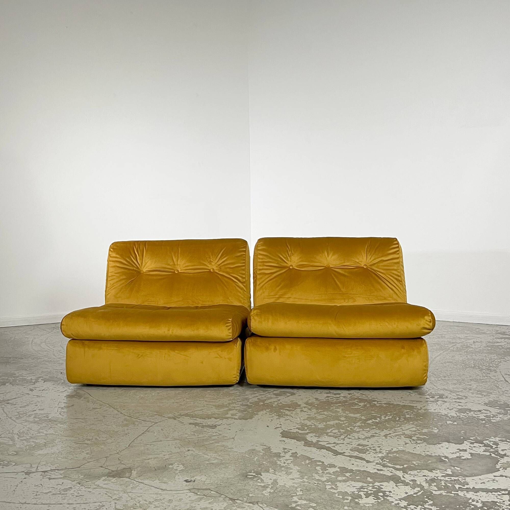 Pair of Amanta chauffeuses by Mario Bellini for B&B Italia 1960s