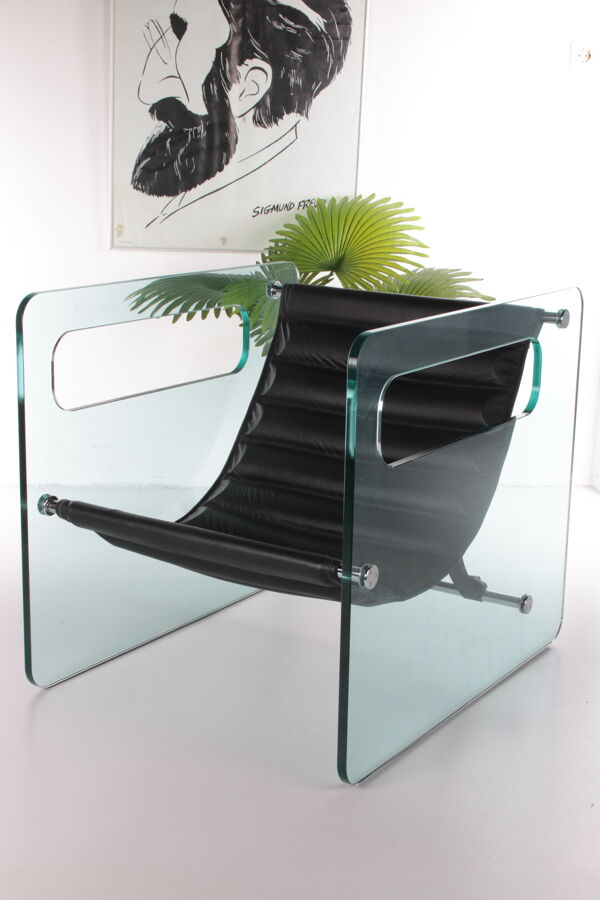 fauteuil en cuir noir par Giovanni Tommaso Garattoni Italie verre et cuir noir