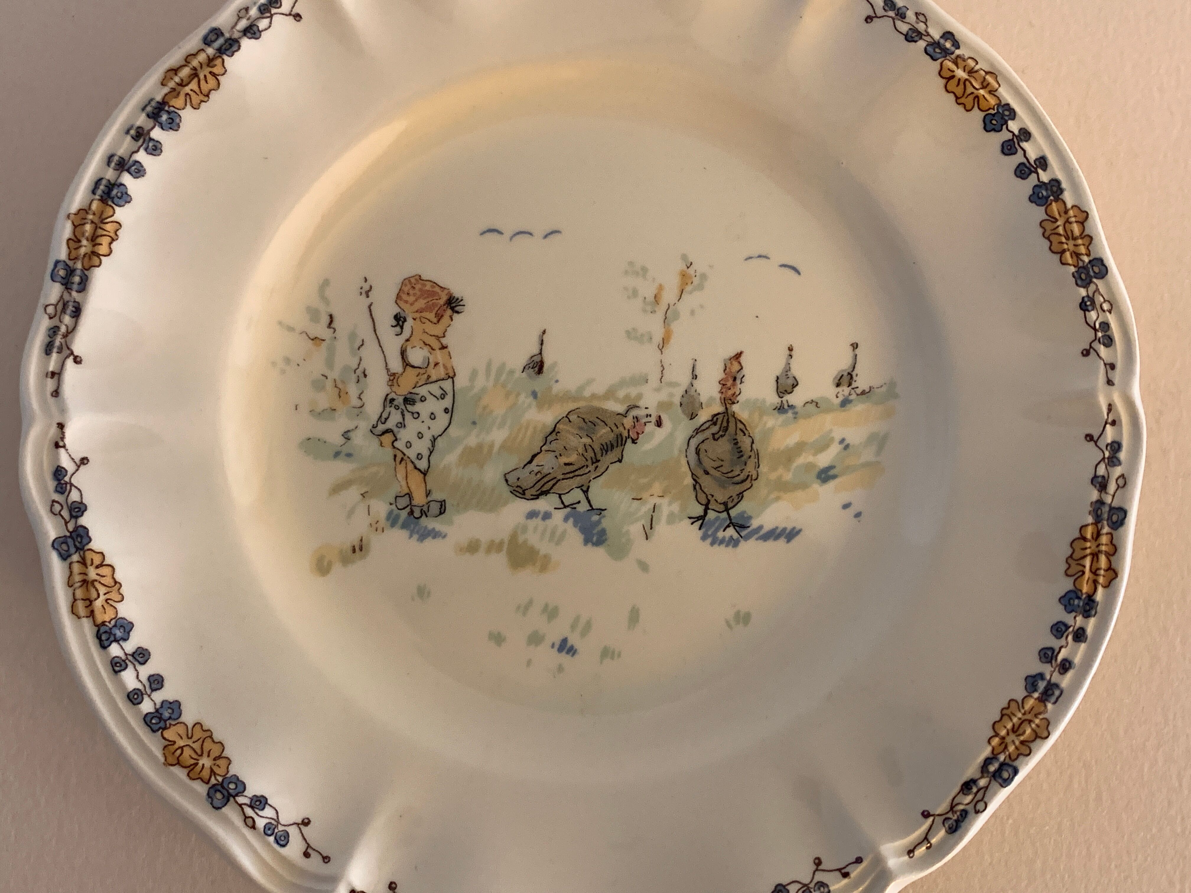 8 dessert plates and service dish Sarreguemines Les Enfants Richard