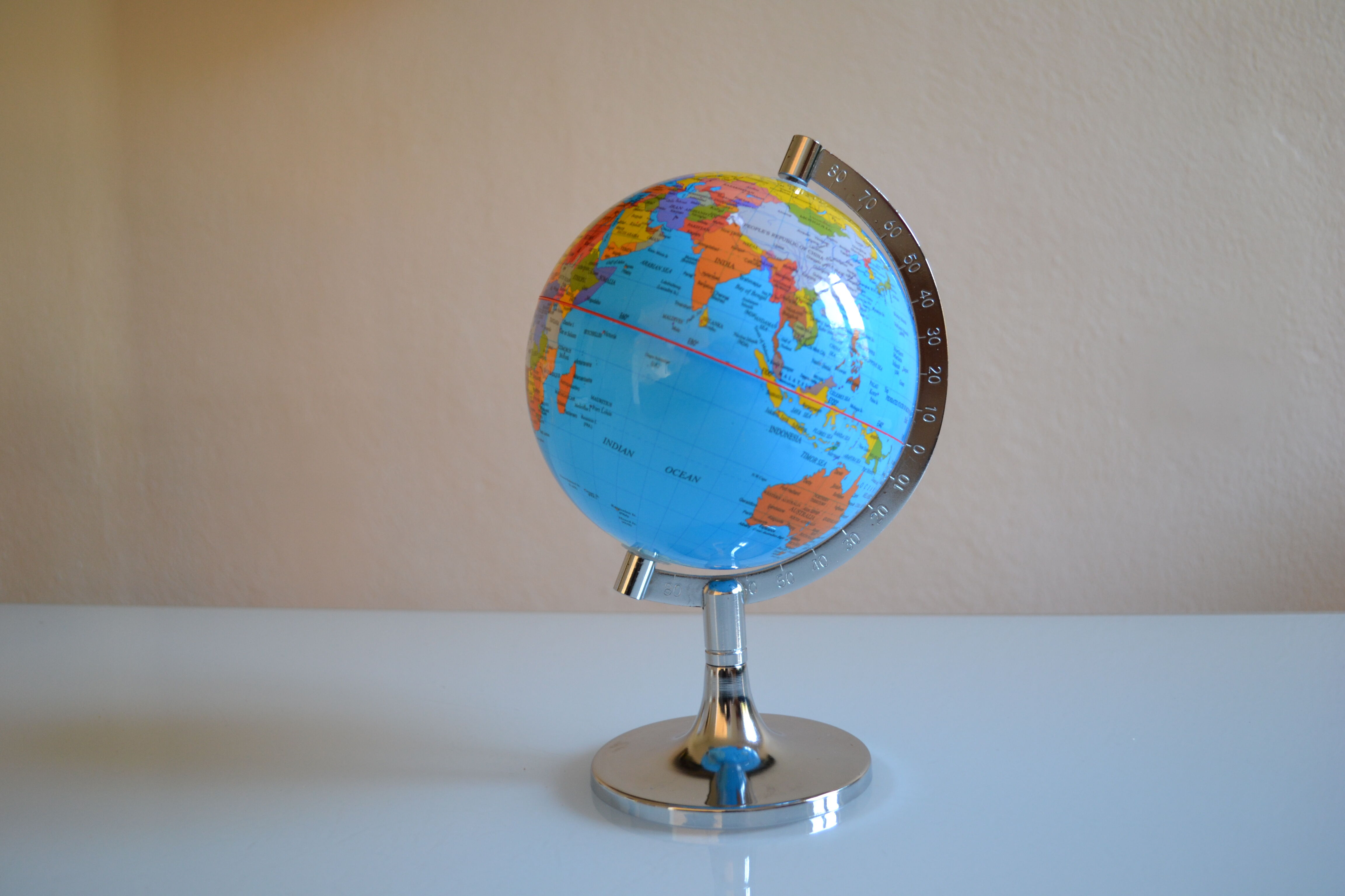 Globe vintage foot tulip