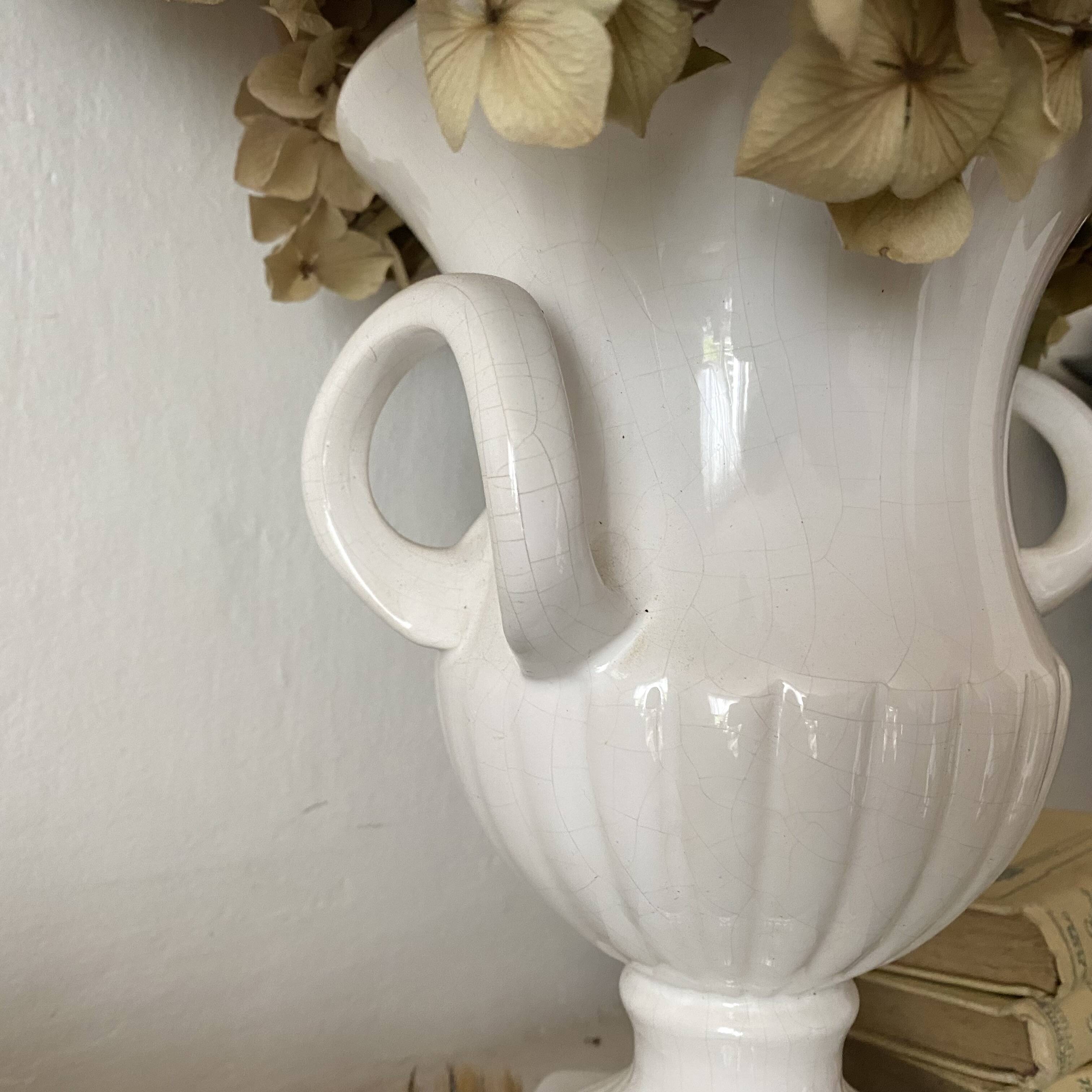 Cache pot , vase amphore en céramique