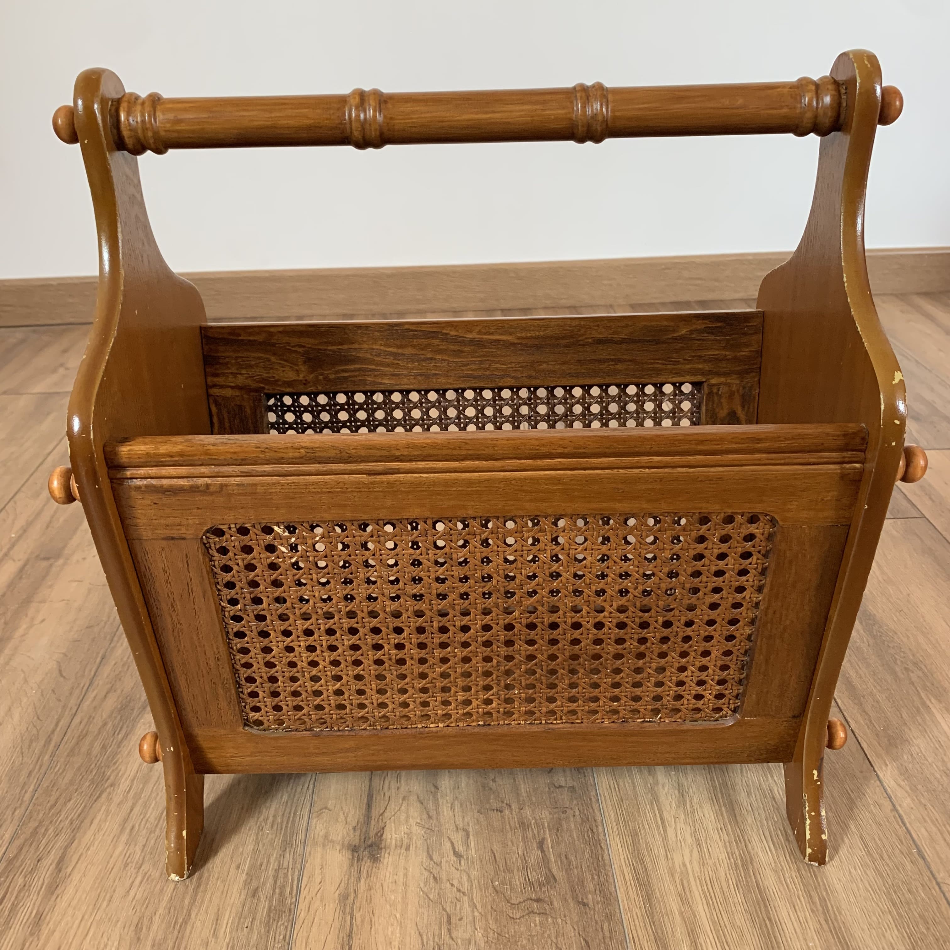 Magazine holder