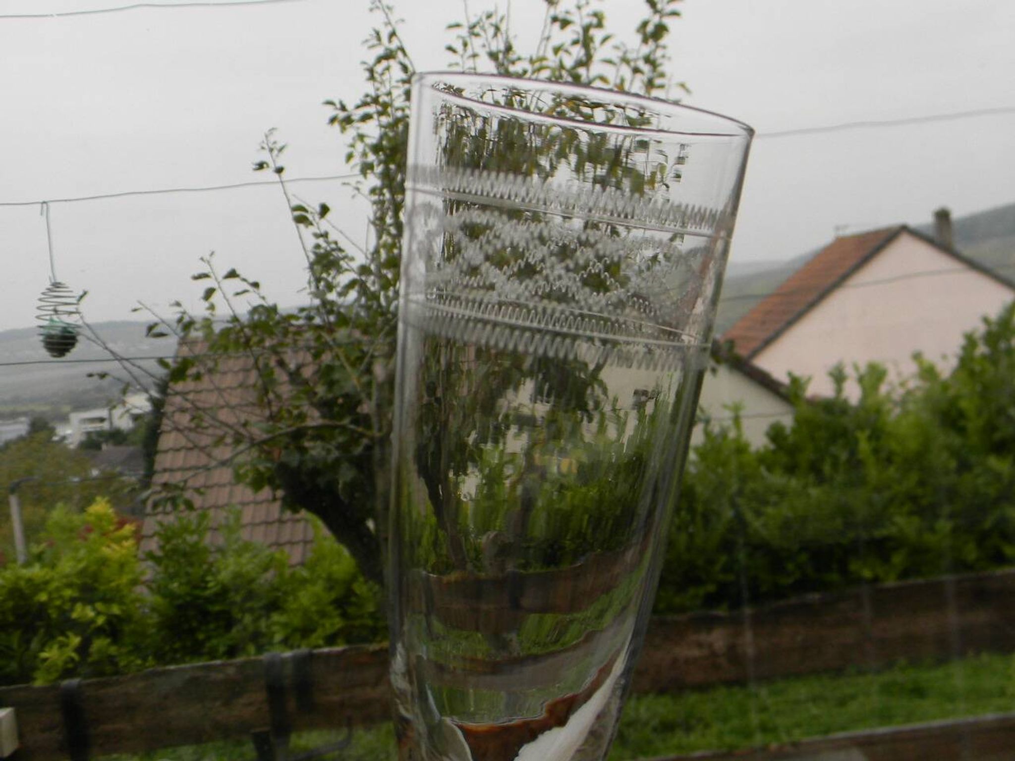 Set of 6 antique crystal champagne flutes. Engraved frieze.