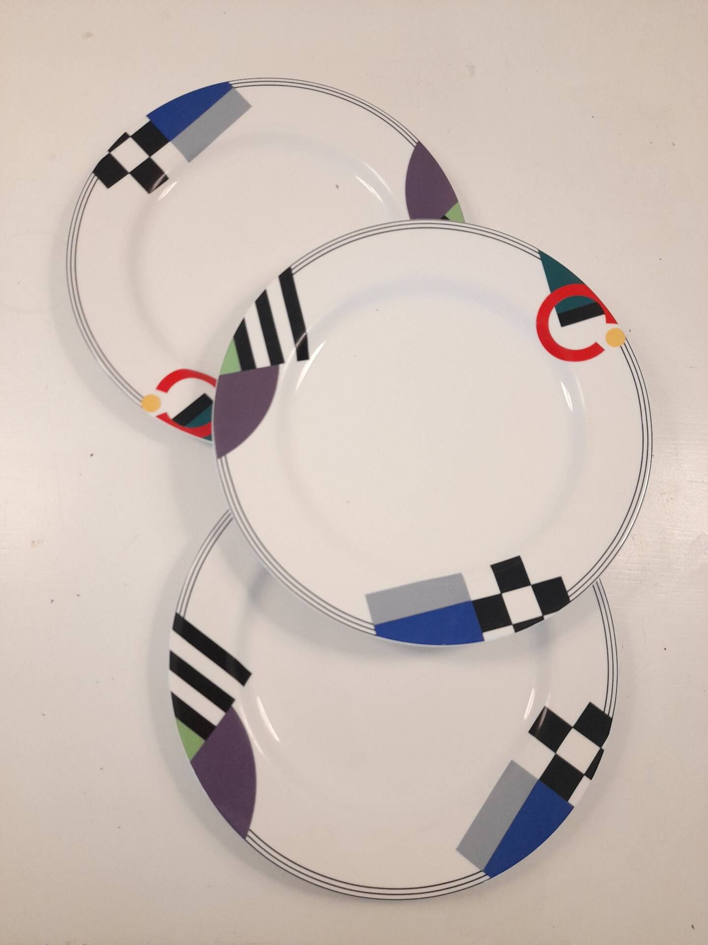 3 grandes assiettes postmodernes Mikasa Maxima