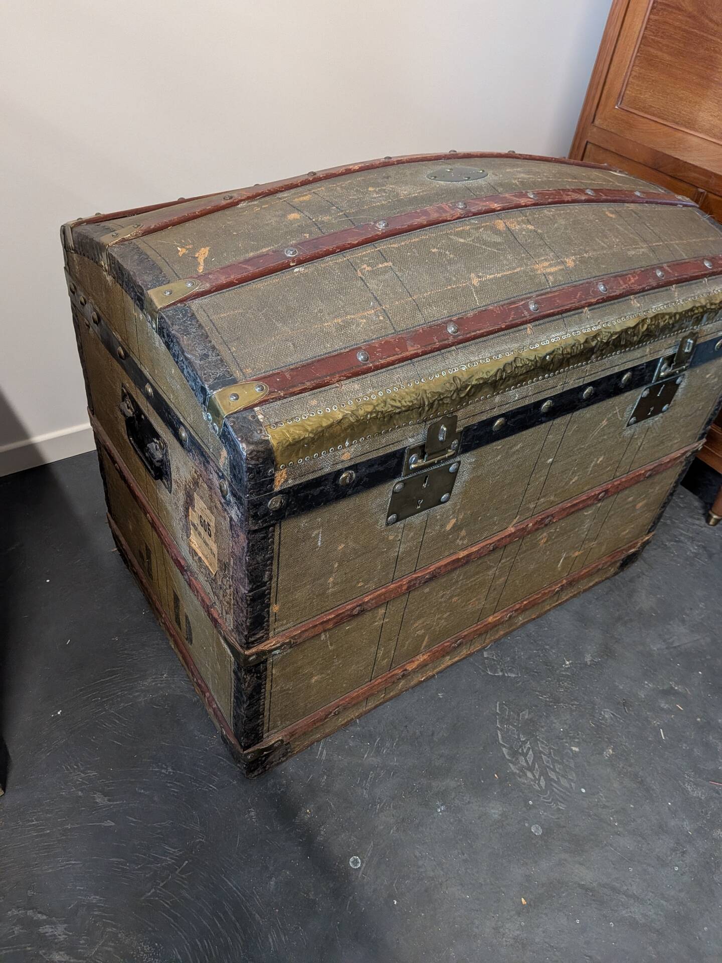 Travel dome-shaped trunk from the late 19th century, trunk maker J.M. Gey Aîné in Bordeaux, has