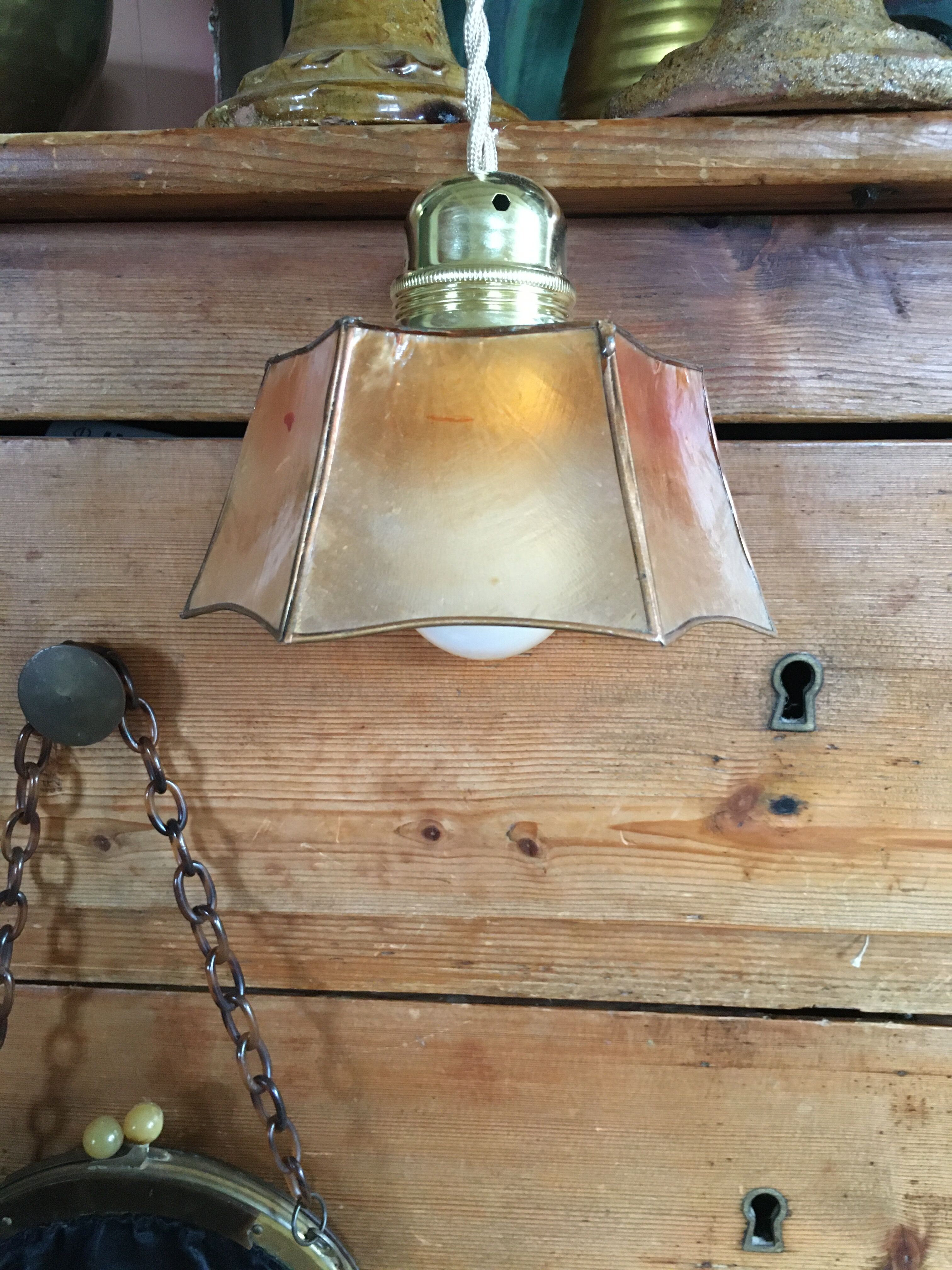 Mother-of-pearl hand lamp