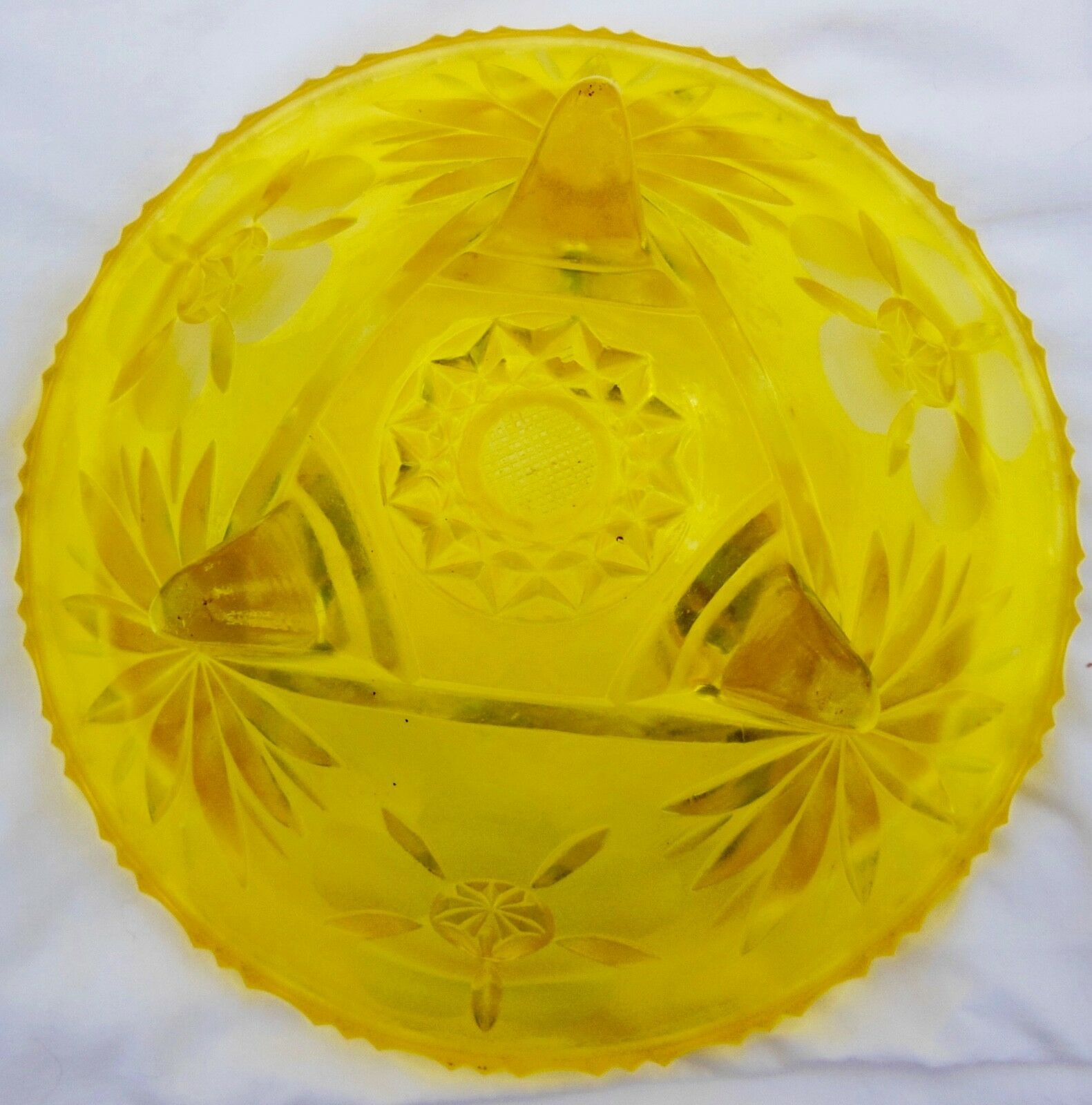 Tripod cut in cut yellow crystal and acid clear art deco Baccarat