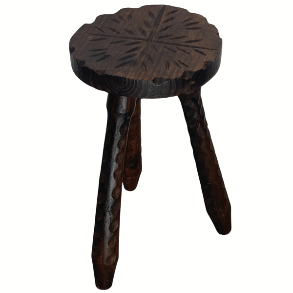 Tabouret de traite tripode sculpté brutaliste, années 1950