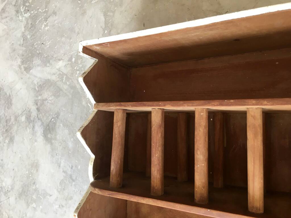 Rangement mural de cuisine en bois