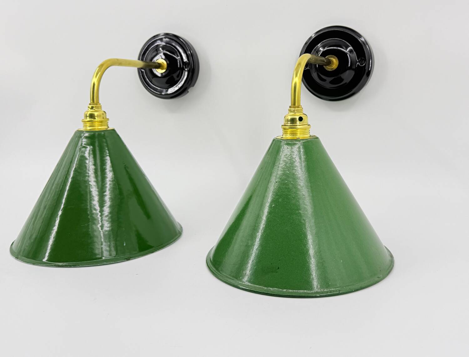 Enamelled sheet metal wall lights