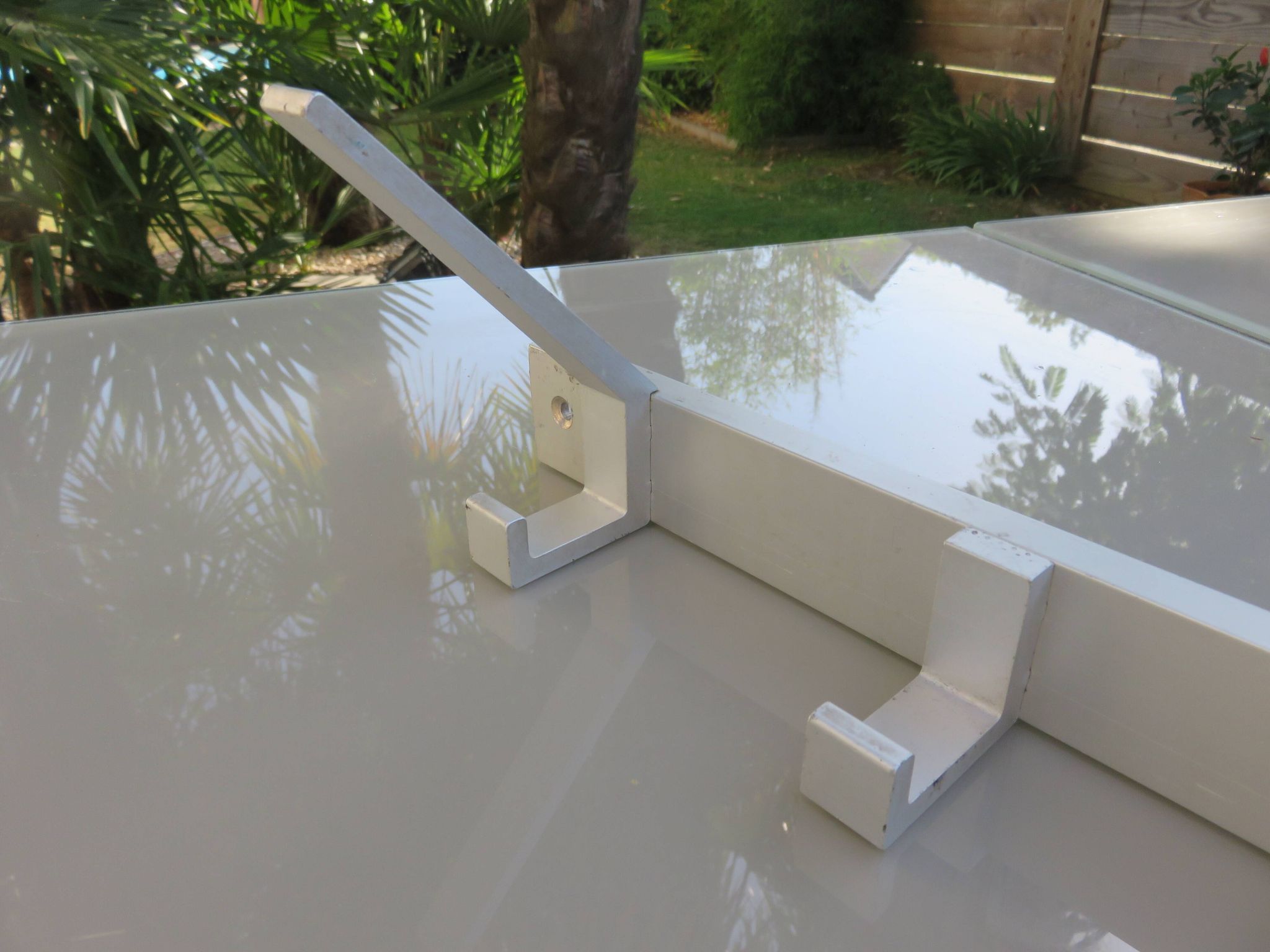 Porte manteau moderniste en aluminium années 70