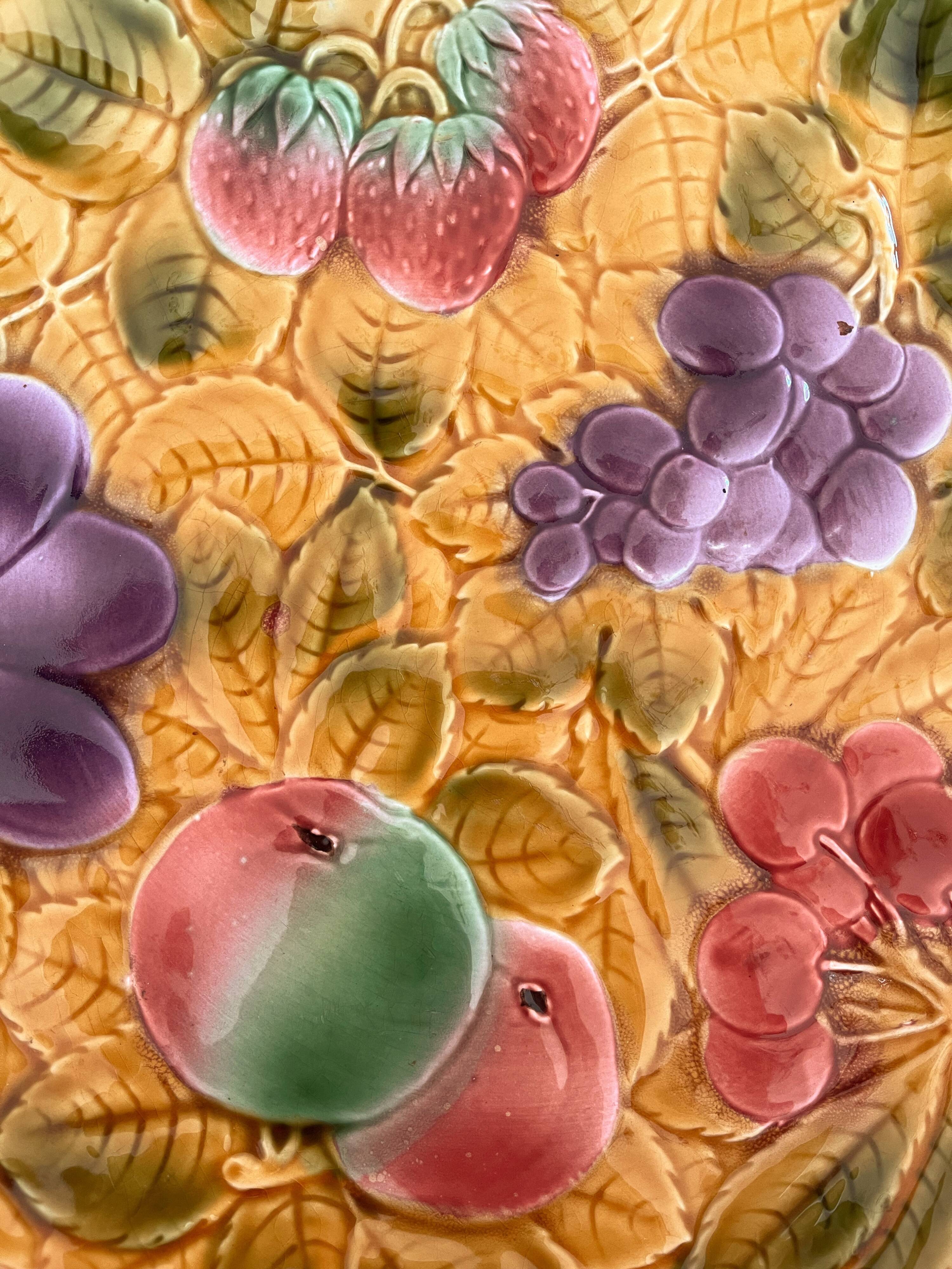 Round earthenware dish decorated with fruit in Sarreguemines slipware