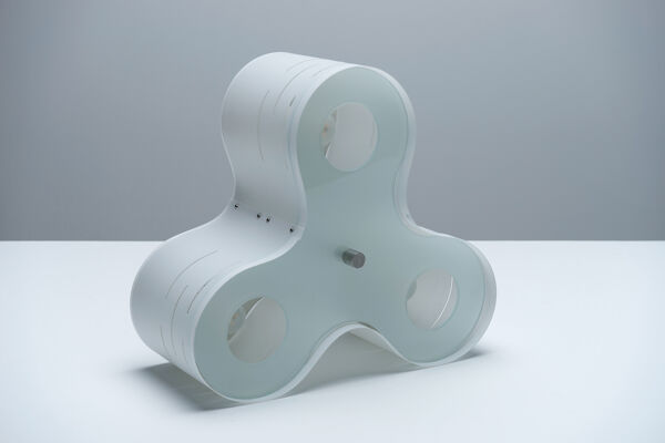 Plafonnier forme libre circa 1990 en verre et perspex