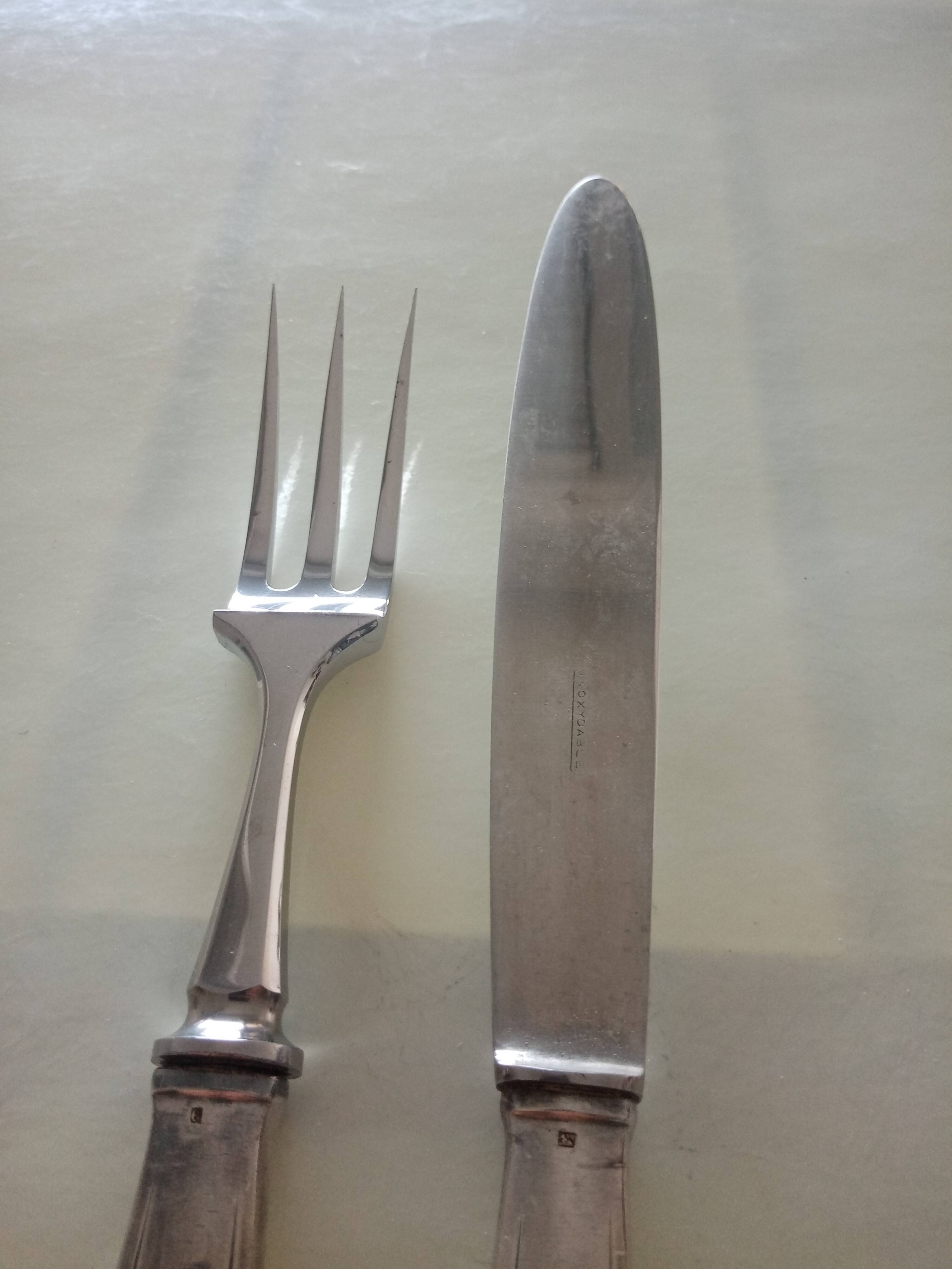 Serving cutlery in silver metal