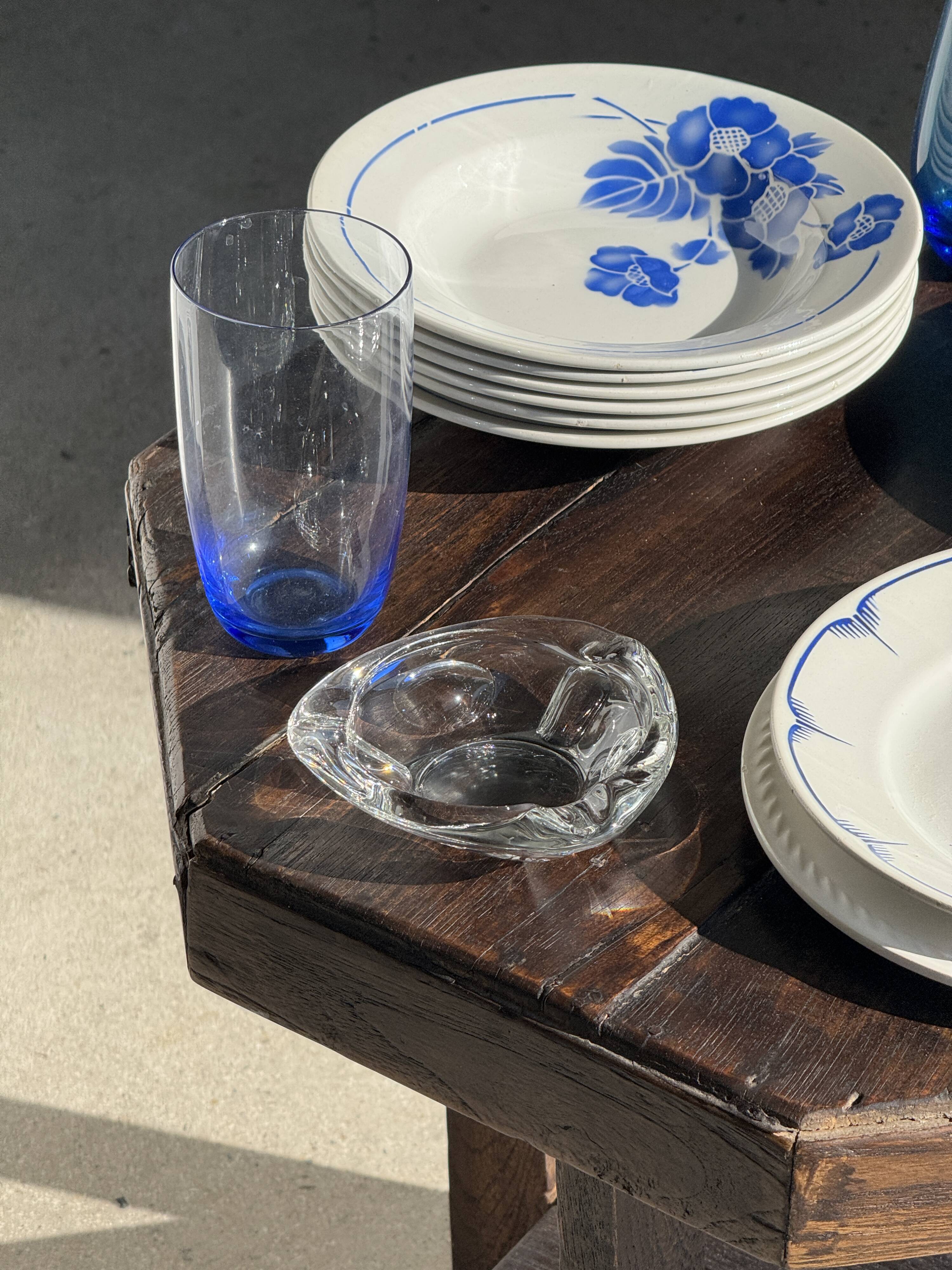 Set of 14 triangular glass ashtrays D13