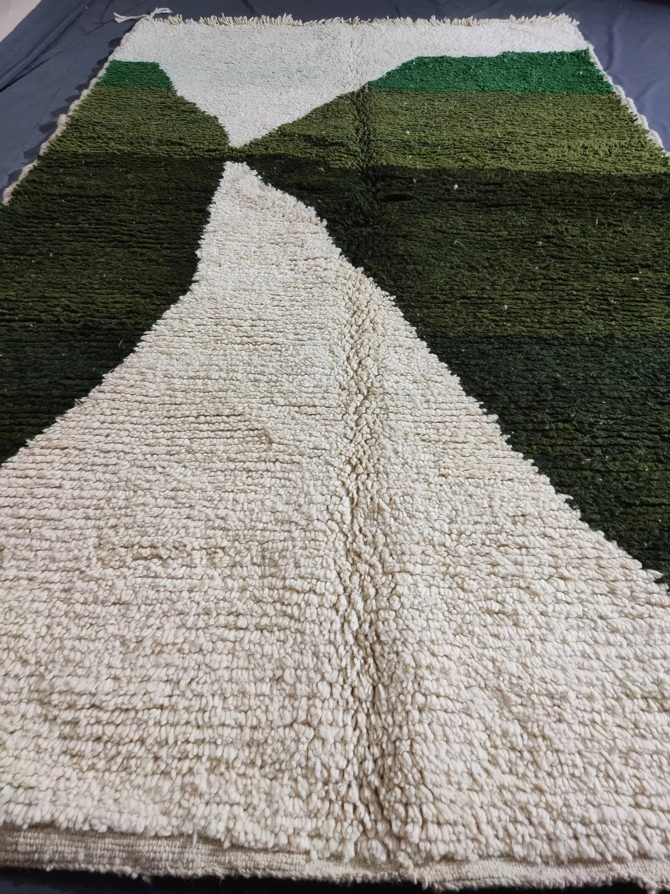 Handmade traditional carpet 250cm x 150cm Moroccan