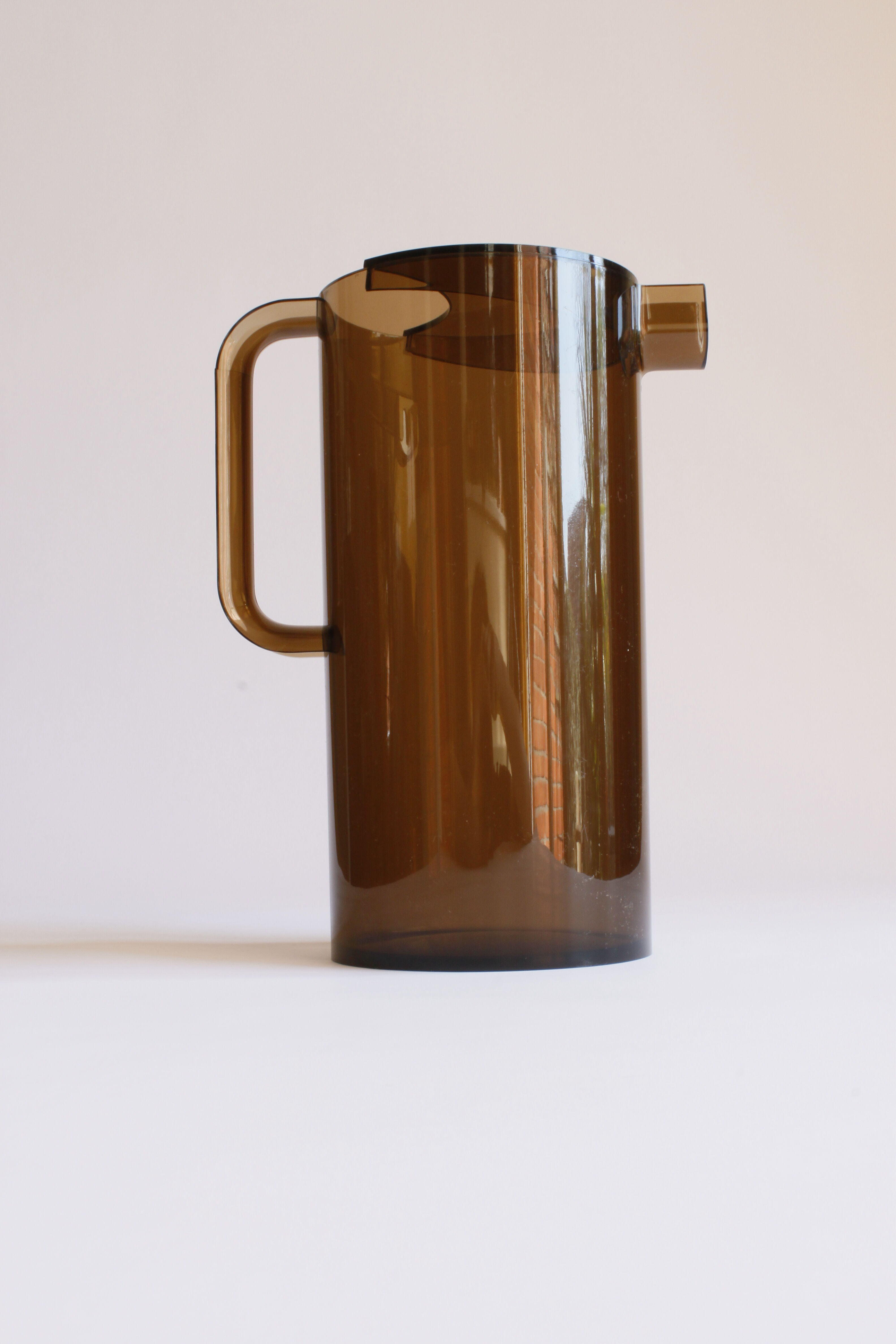 Saladier bol cuillères et pichet lucite fumée Guzzini