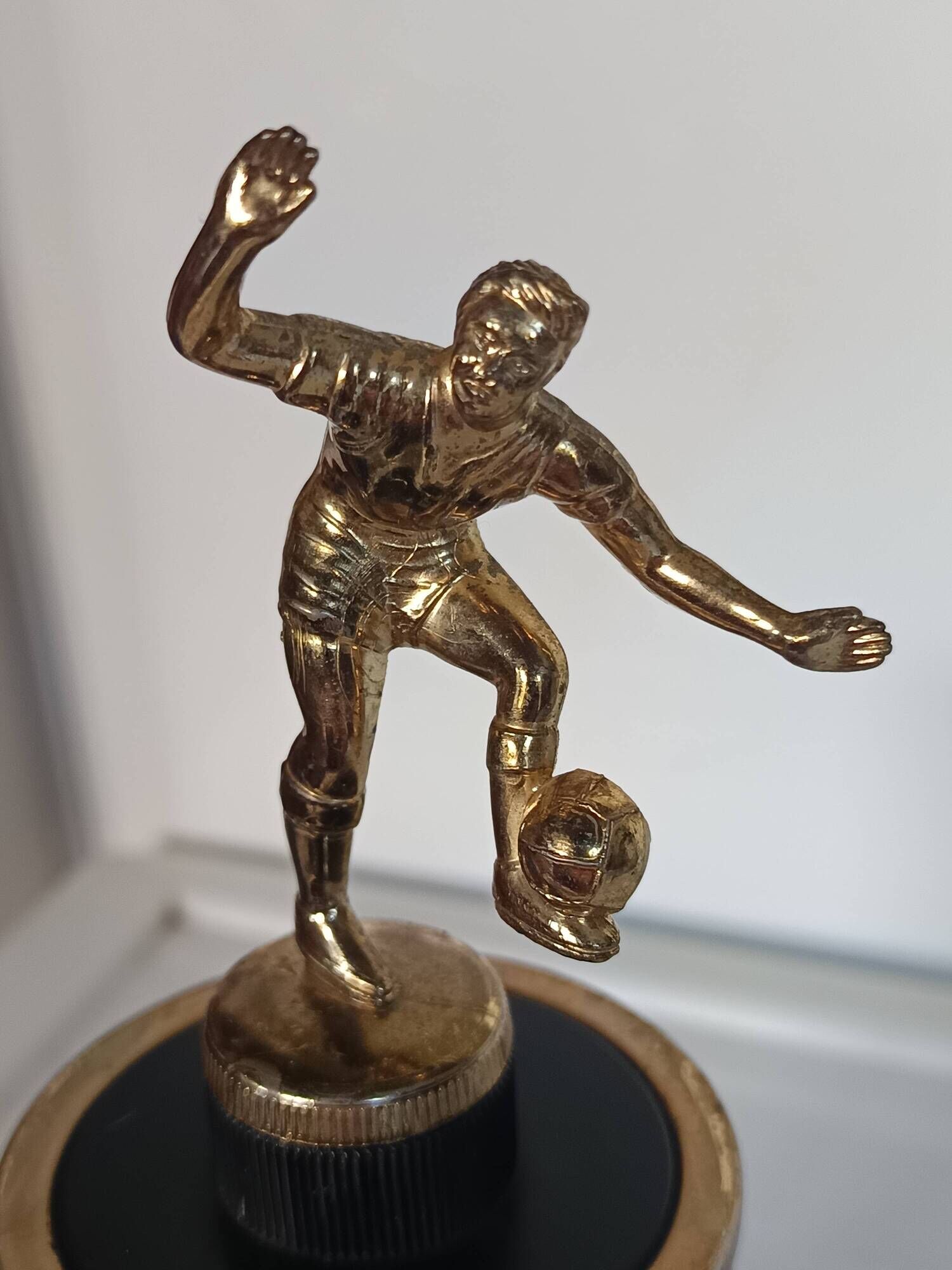 vintage cigarette dispenser footballer 60s/70s
