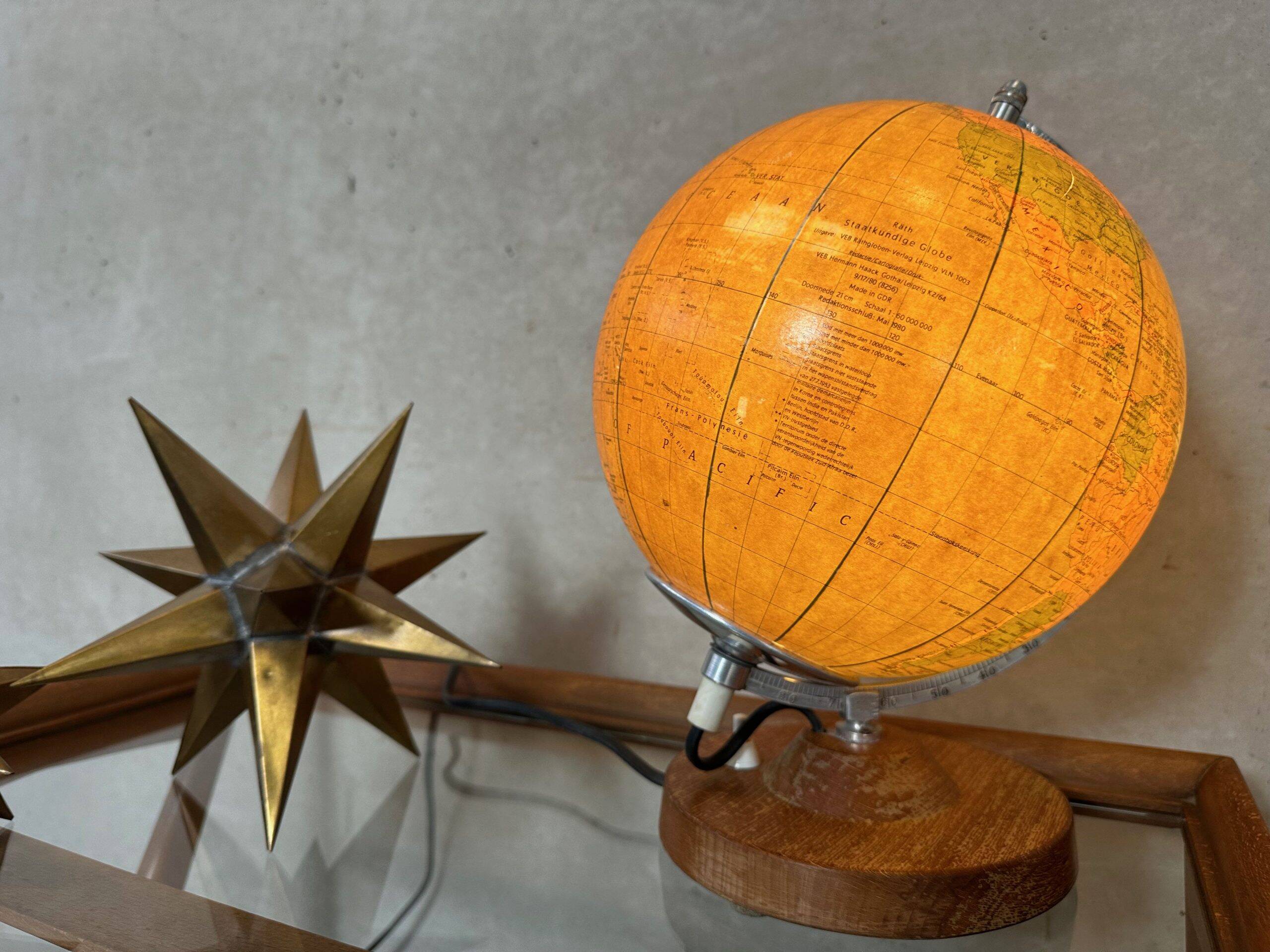 Vintage globe 1980 / lighting – glass
