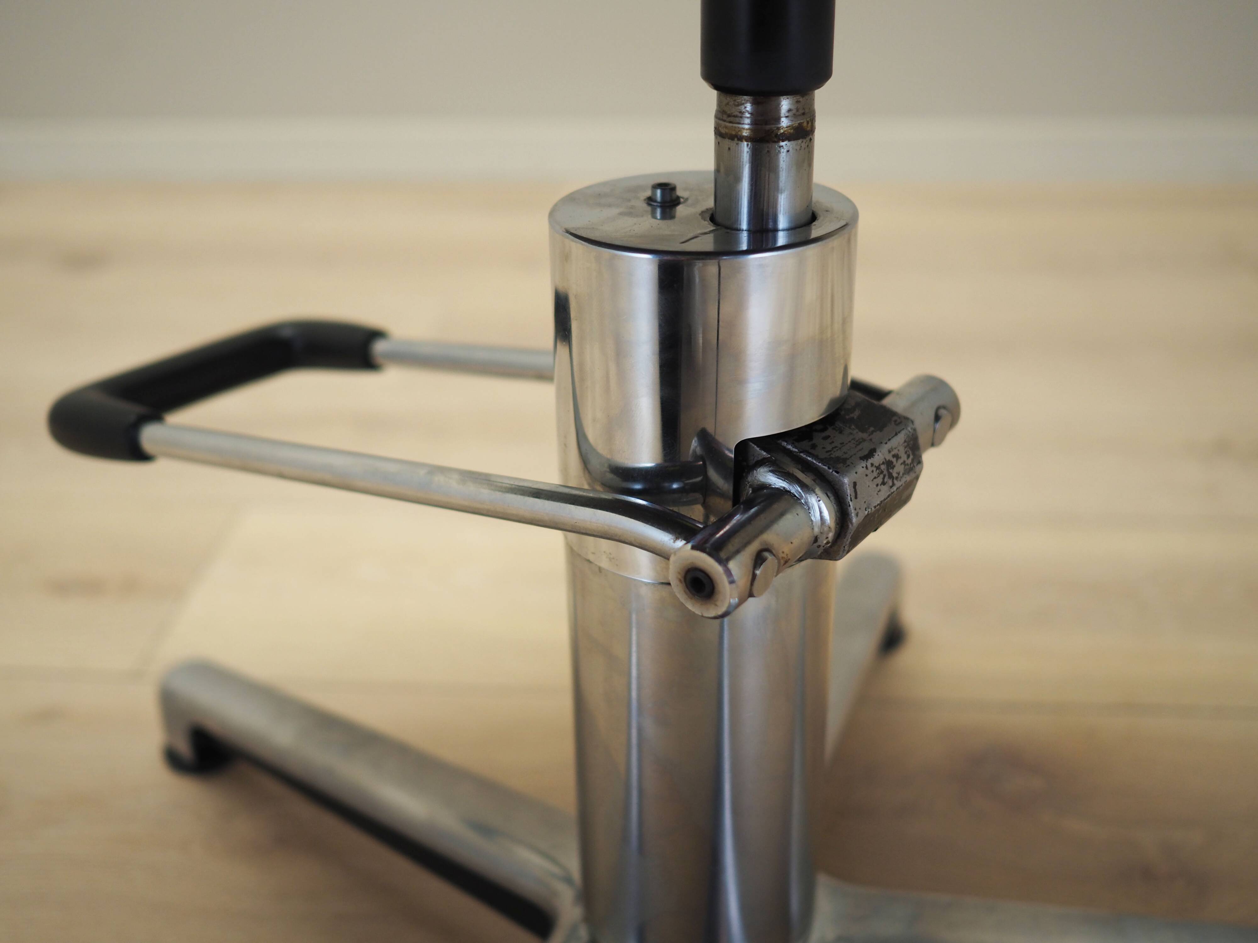 Hairdressing chair, Danish design, 1980s, production: Denmark