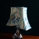 Lampe de table Abat-jour tissu Ikat et son pied en cristal