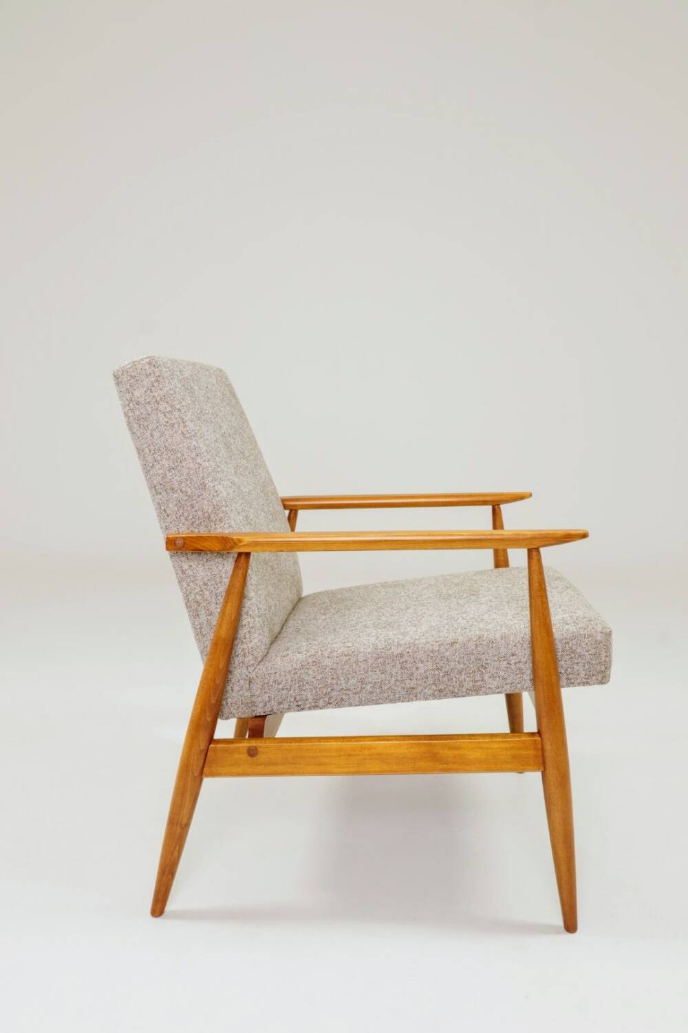 Fauteuil scandinave en tissu tressé beige