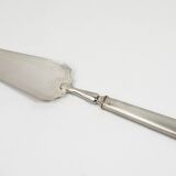 Art Deco silver-plated cake service, shell model, circa 1930.