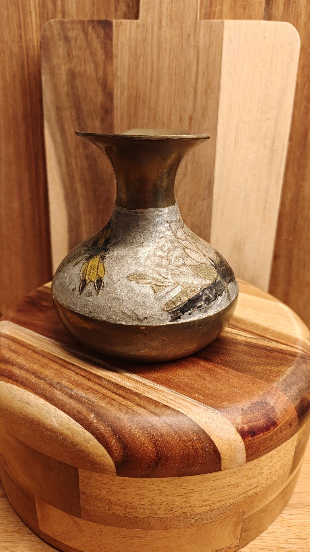 I am selling this very pretty jug/decorative vase in an artisanal style.