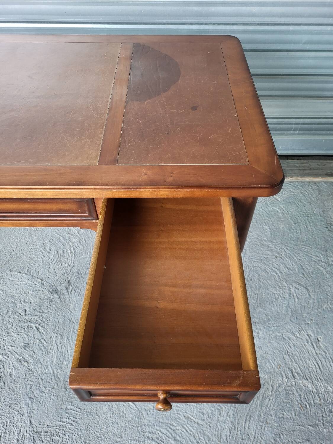 Louis Philippe style center-middle minister's desk in wood and leather