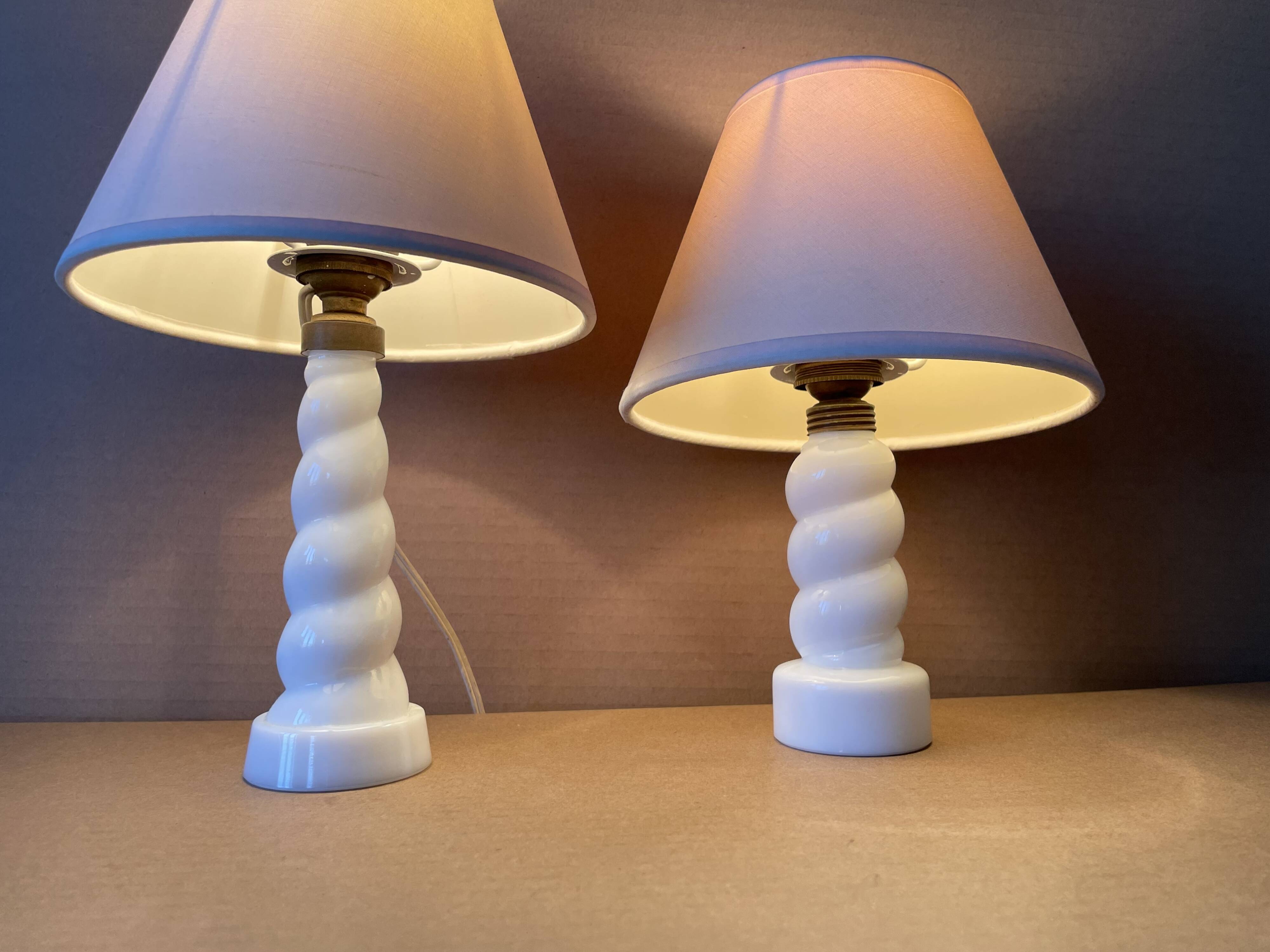 Set of 2 small old twisted opaline lamps