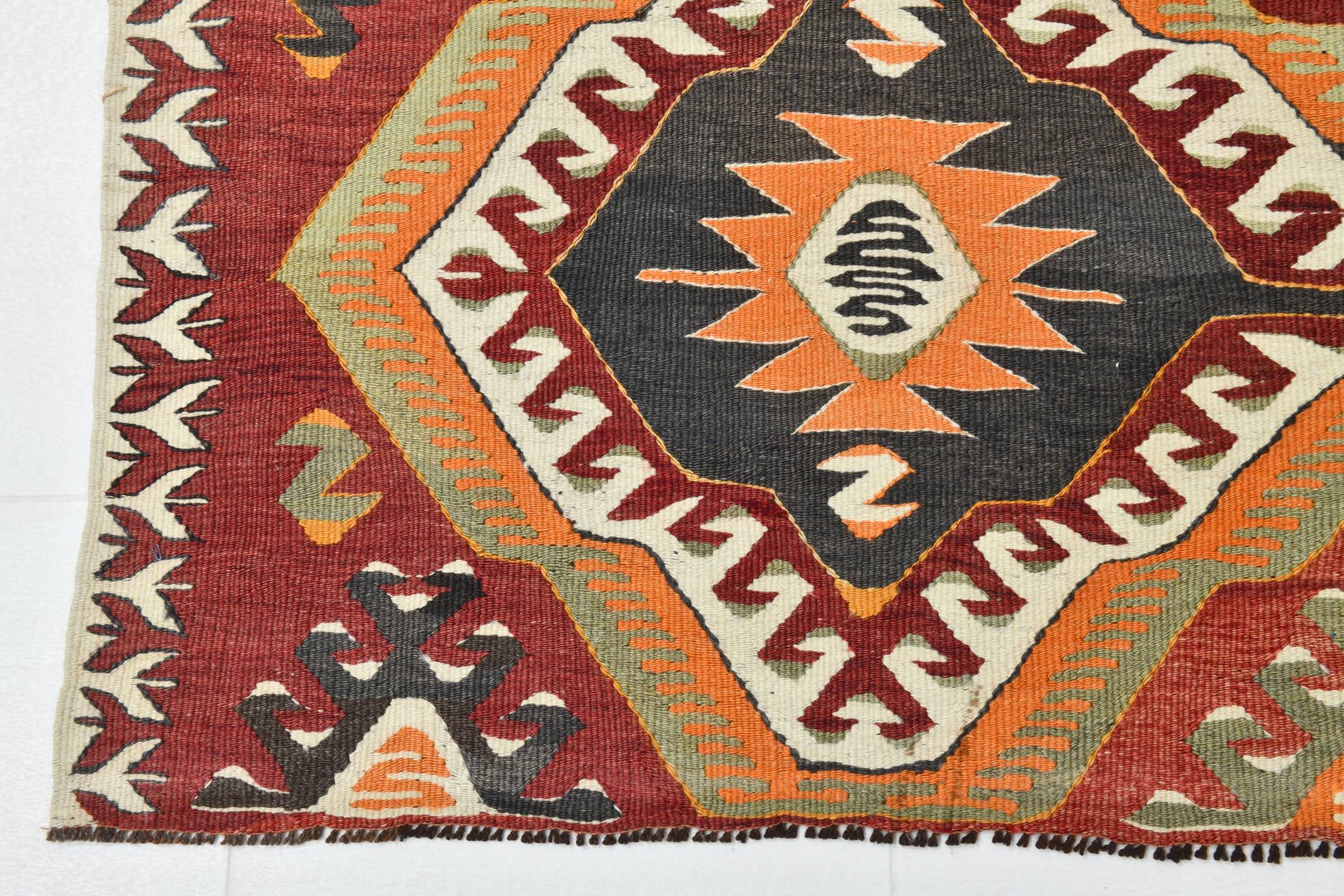 Tapis kilim vintage géométrique fait main – Explosion de motifs ethniques