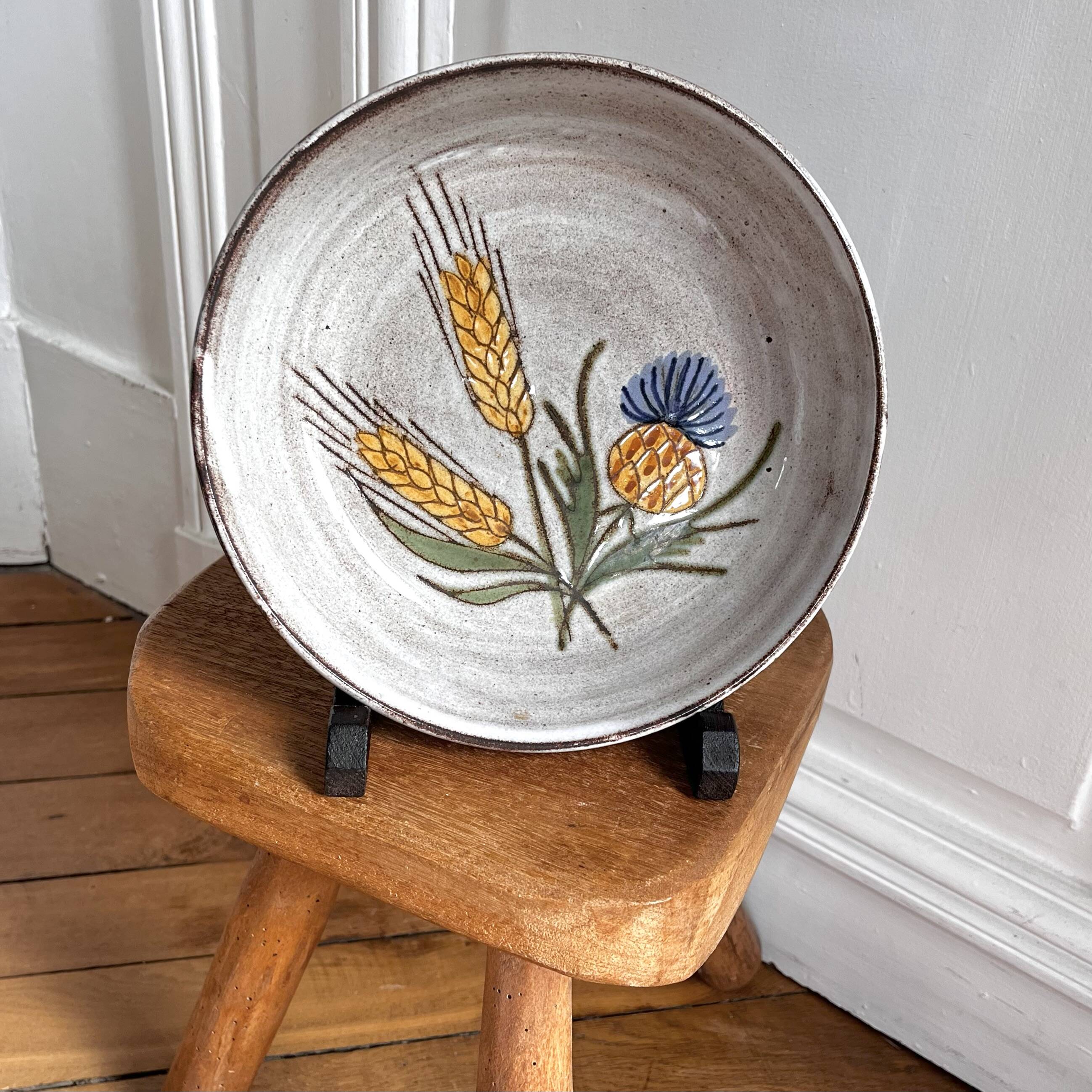 Thistle and ears of wheat salad bowl
