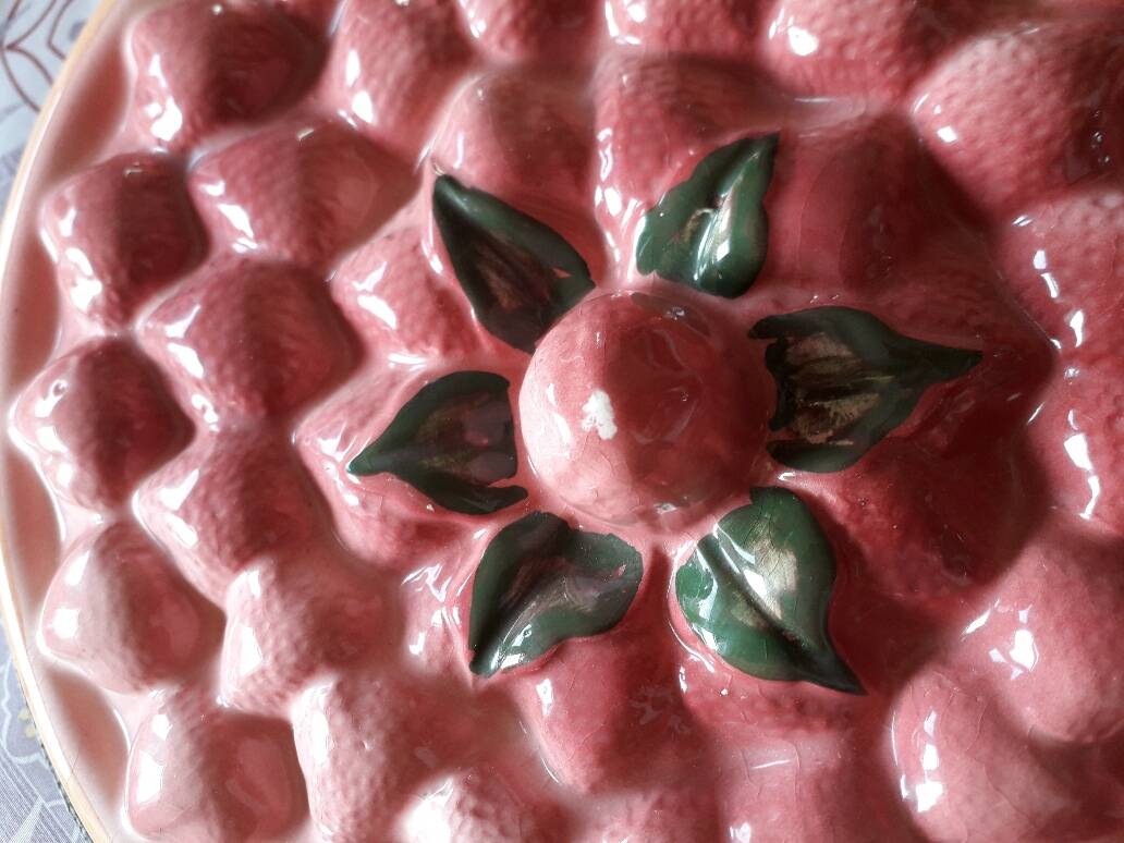Vintage dessert plate in glazed ceramic with strawberry design, 1950s-1970s.