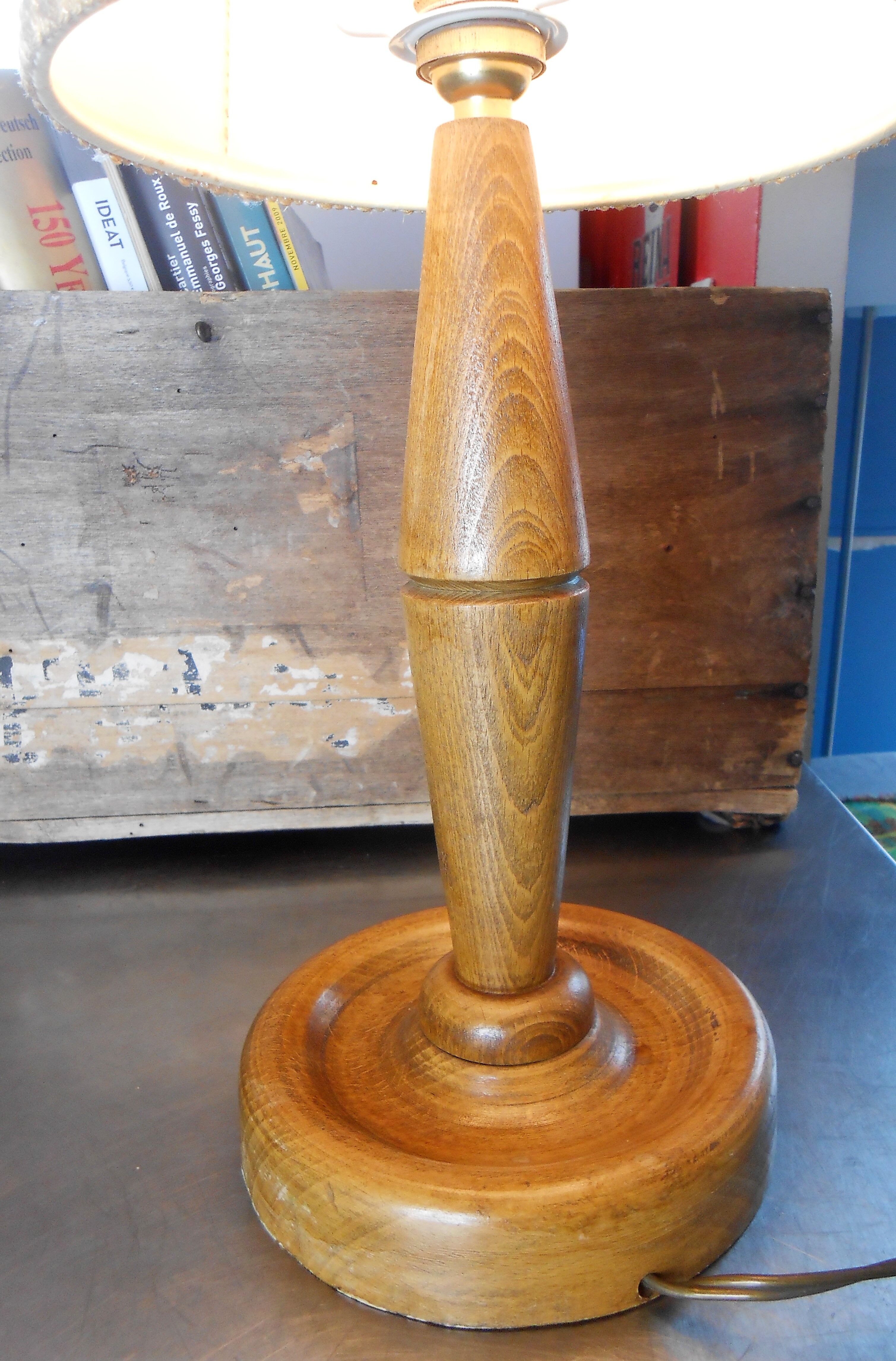 Lampe vintage en bois et abat jour en fines cordes tressées