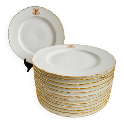Série de 13 assiettes en porcelaine de Paris, d’époque fin XIXème