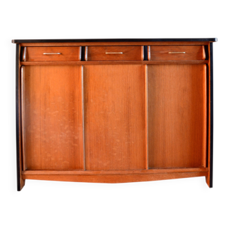 Wooden enfilade with fuchsia pink and black formica, 1950s, 130x50x100cm