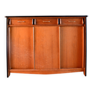 Enfilade en bois et formica rose fushia et noir, années 1950, 130x50x100cm