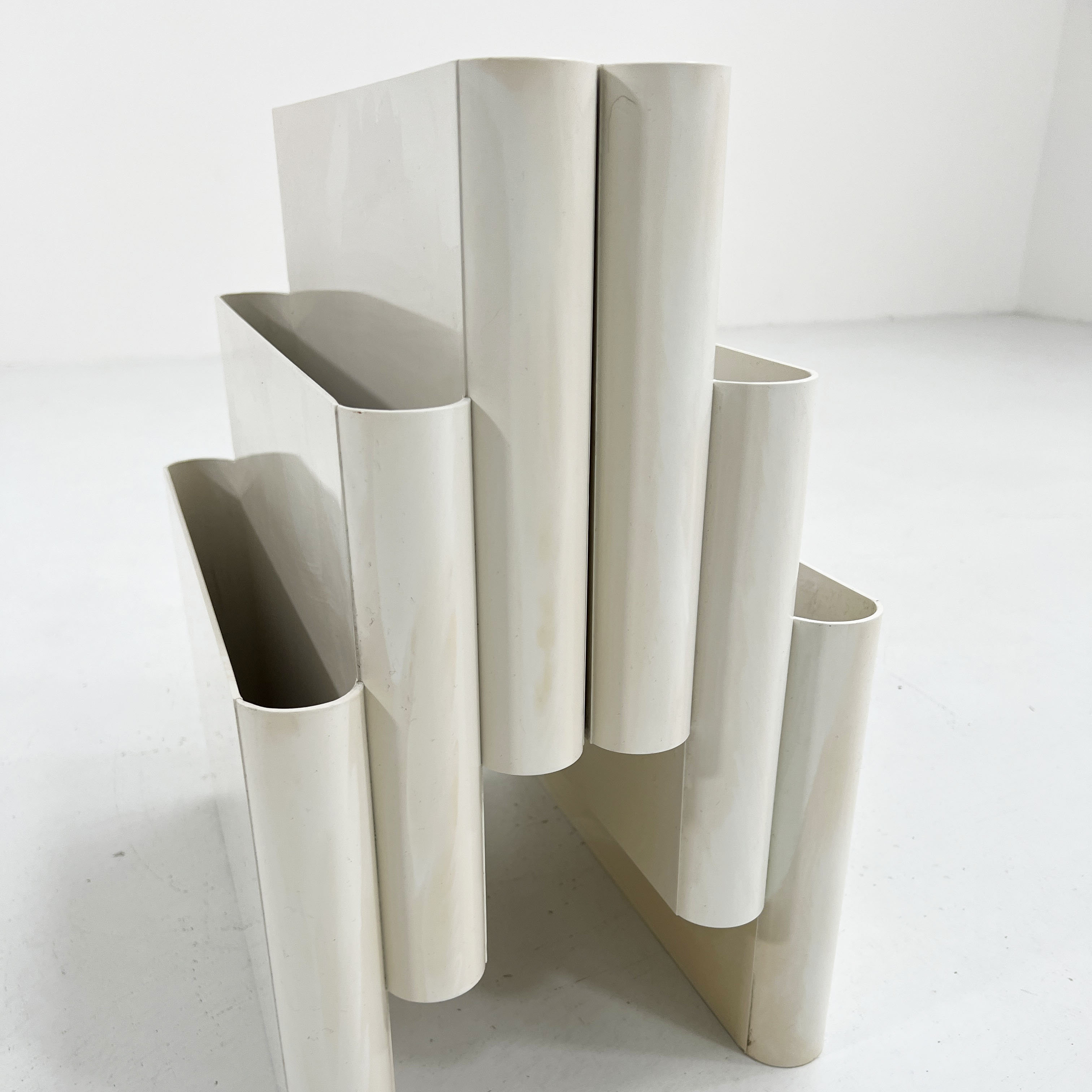 White magazine rack by giotto stoppino for kartell, 1970