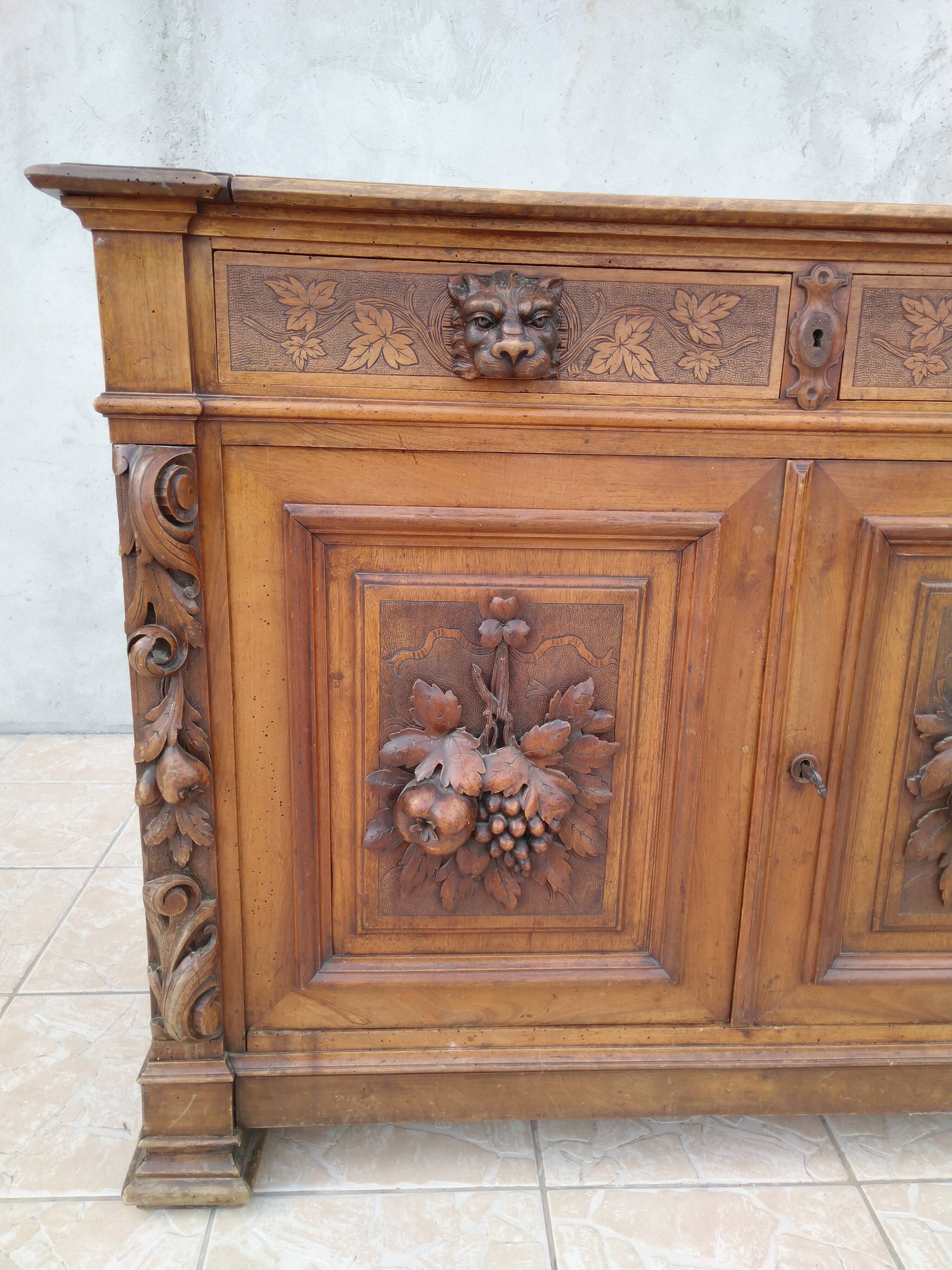 Low Renaissance style buffet in 19th century walnut