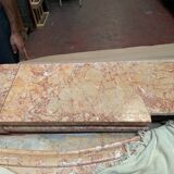 Cheminée de style Louis XIV a hotte en marbre rose veiné XIX siècle