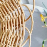 Vase en osier et verre forme fleur