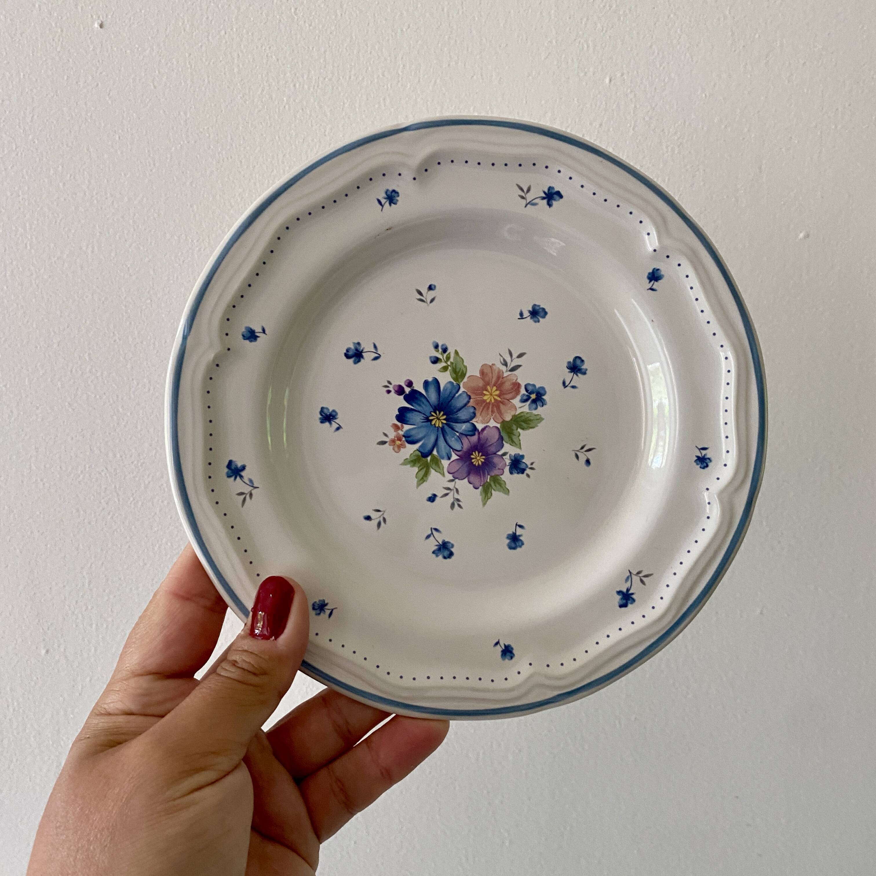 Set of 6 vintage dessert plates