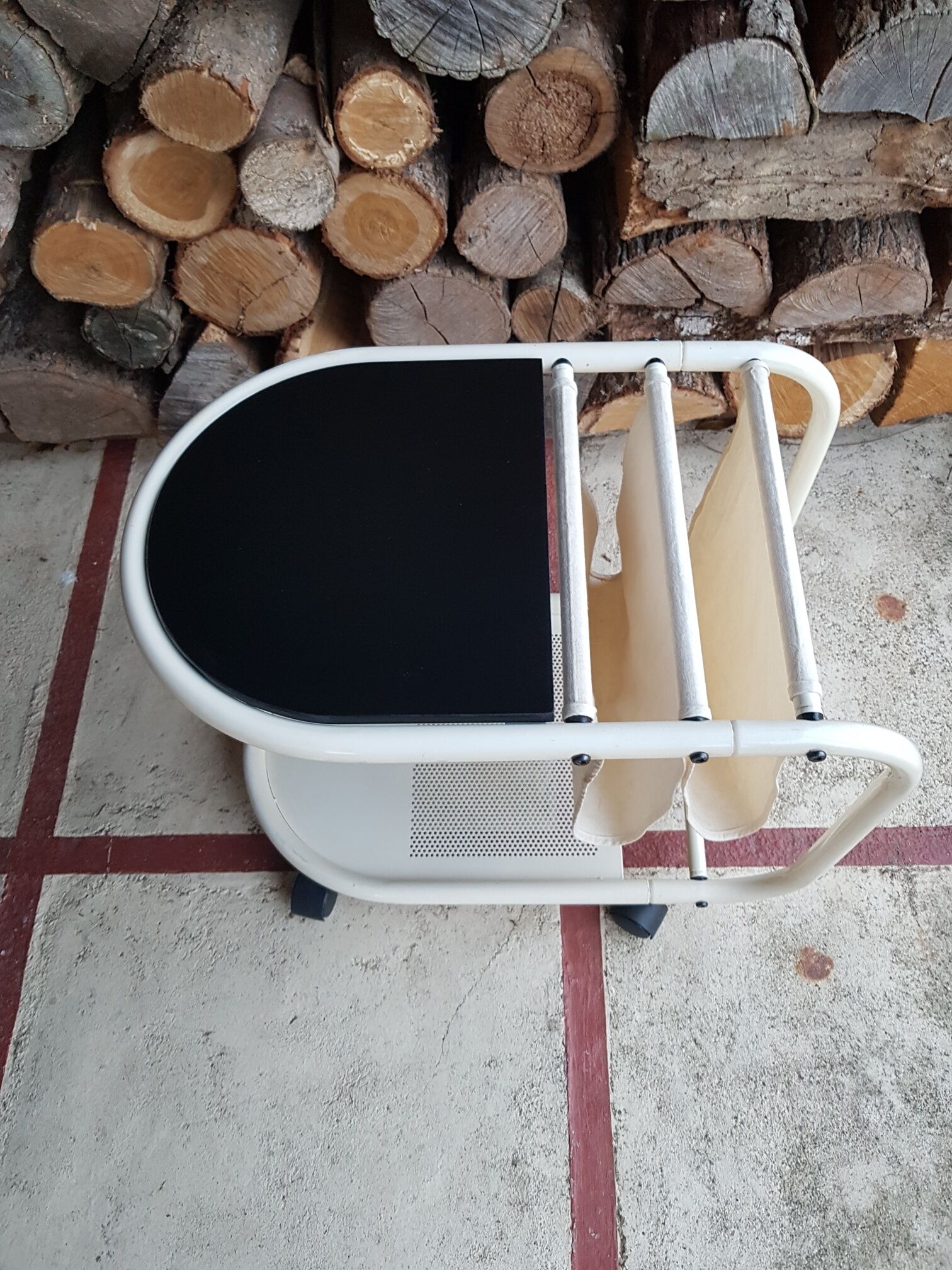 Porte revues table à roulettes bout de canapé 1970
