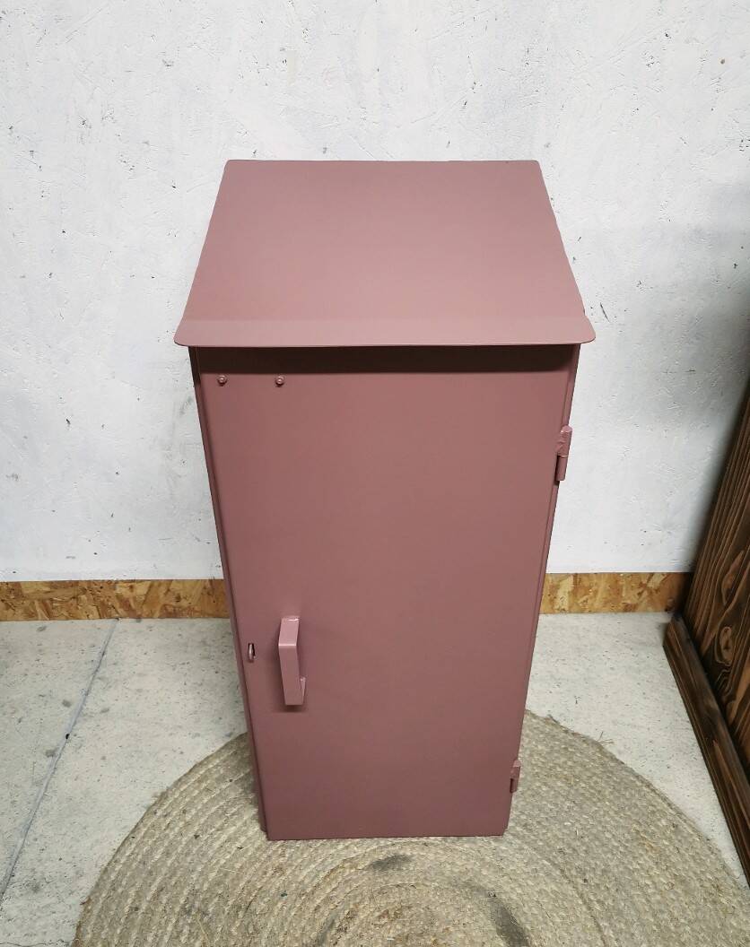 Hanging metal cabinet