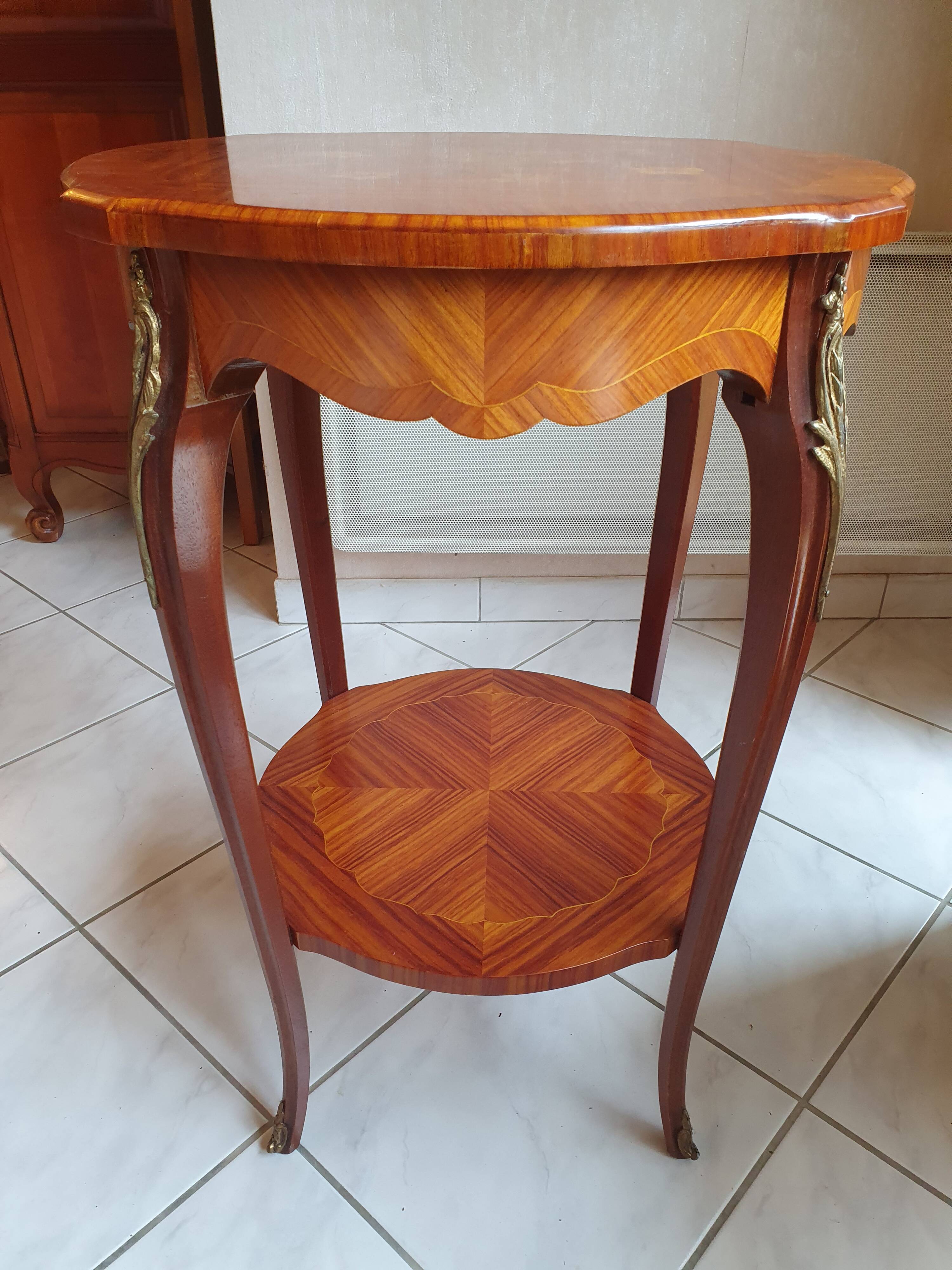 Joli guéridon en merisier