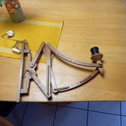 Extendable wooden wall lamp with pantograph