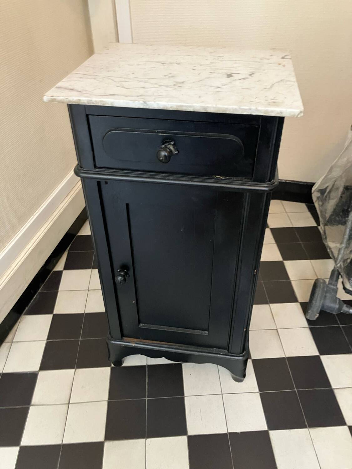 Commode plateau en marbre